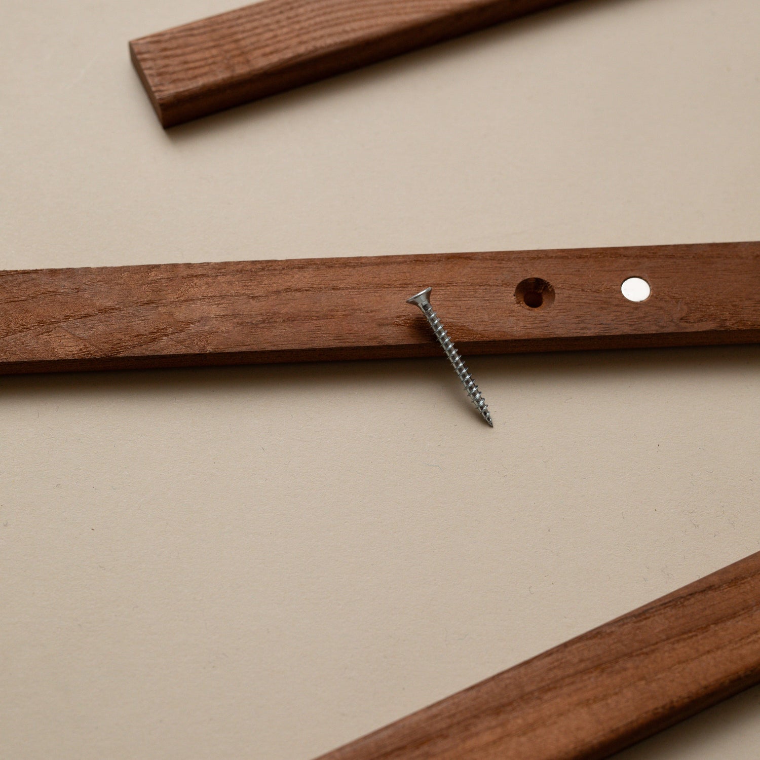 Magnetic frame in dark oak wood