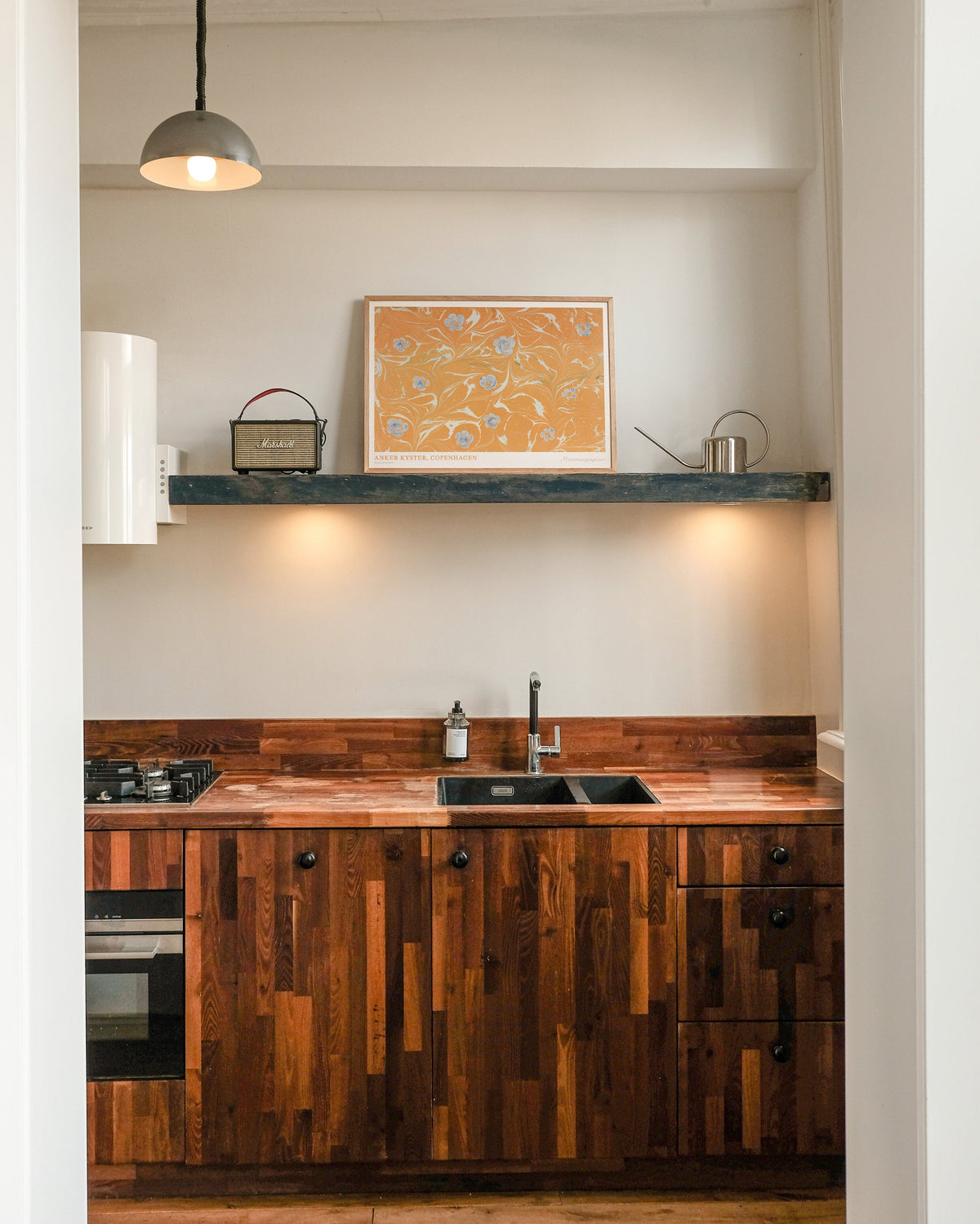 Marmorpapier – affiche d'Anker Kyster au mur