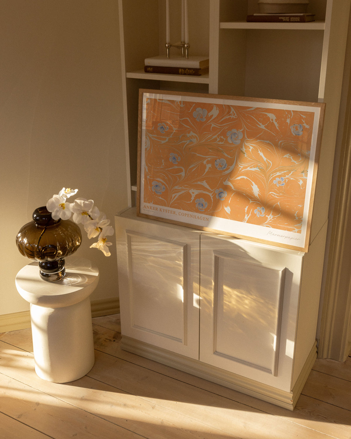 Marmorpapier – affiche d'Anker Kyster au mur
