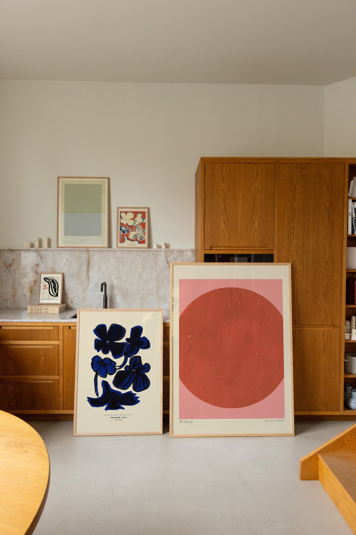 Mur d'art avec des œuvres de Das Rotes Rabbit