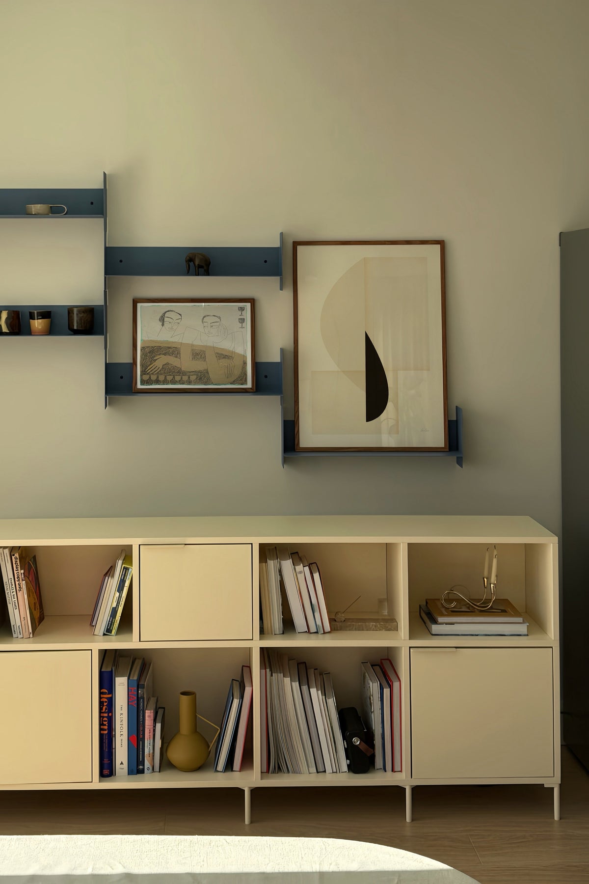 Mur d'affiches minimaliste