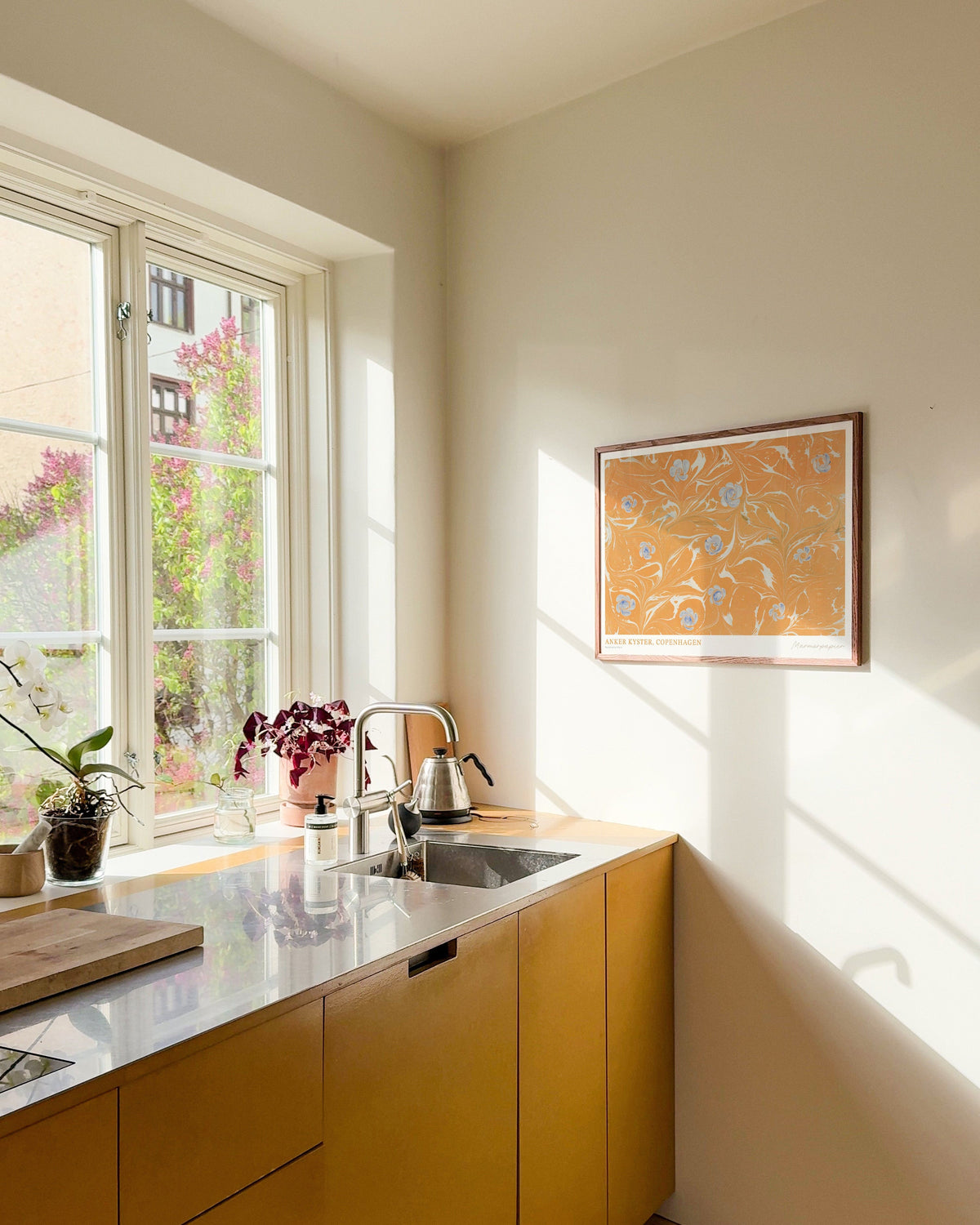 Marmorpapier – affiche d'Anker Kyster au mur