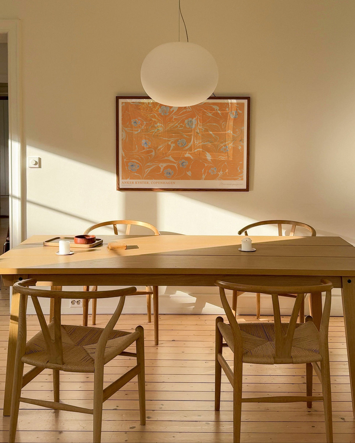 Marmorpapier – affiche d'Anker Kyster au mur